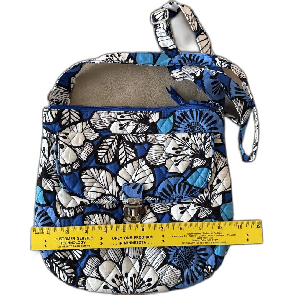 VERA BRADLEY SADDLE HIPSTER IN BLUE BAYOU 10 X 12 Clean
